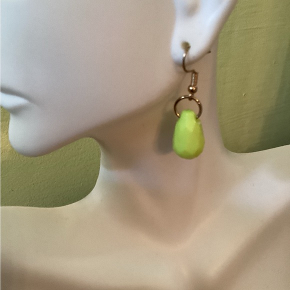 Pretty Gold Mesh Necklace with Chartreuse Beads & Matching Earrings Set - Picture 5 of 8